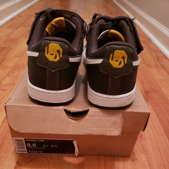 Nike Vandel - Picture 3 of 4